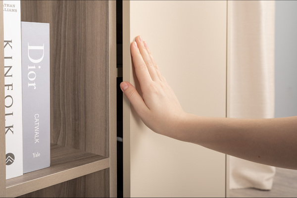 Комод Тайл 16.237 сатин 7045 SU, эмили блаш U9135, белый PE шагрень, собирается на любую сторону